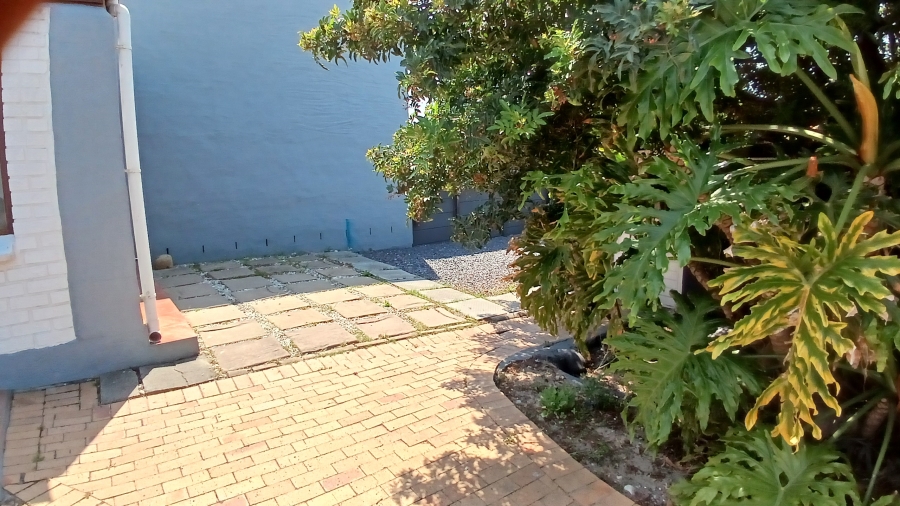 To Let 2 Bedroom Property for Rent in Edgemead Western Cape